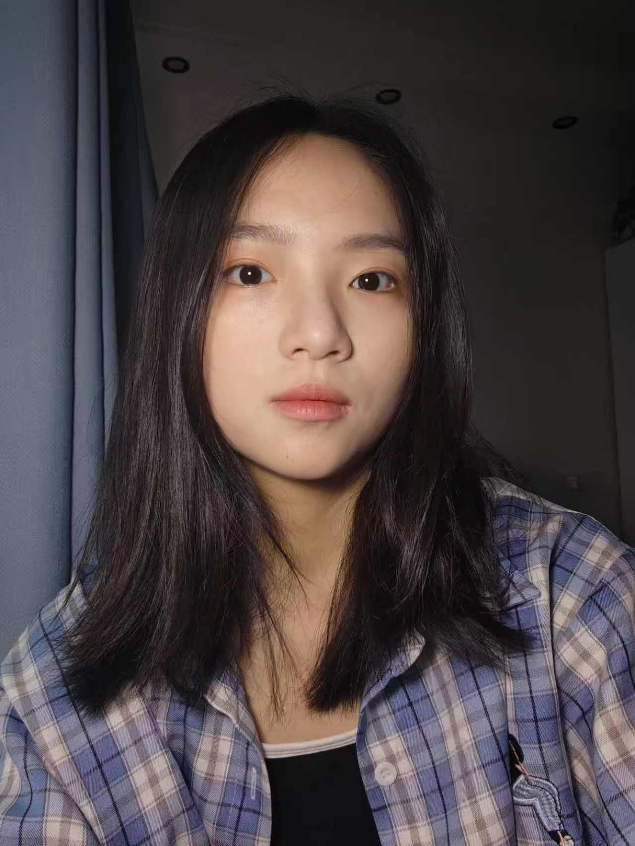 Indoor selfie used as one of the original uploaded source photos